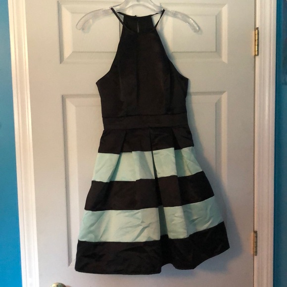 Women’s size 1/2 party dress - Picture 1 of 4
